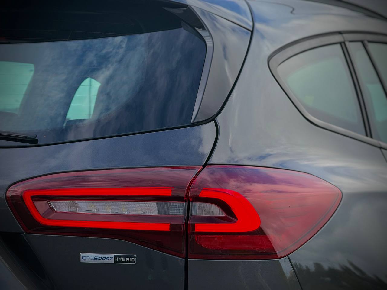 Ford Focus ST line Ecoboost Hybrid