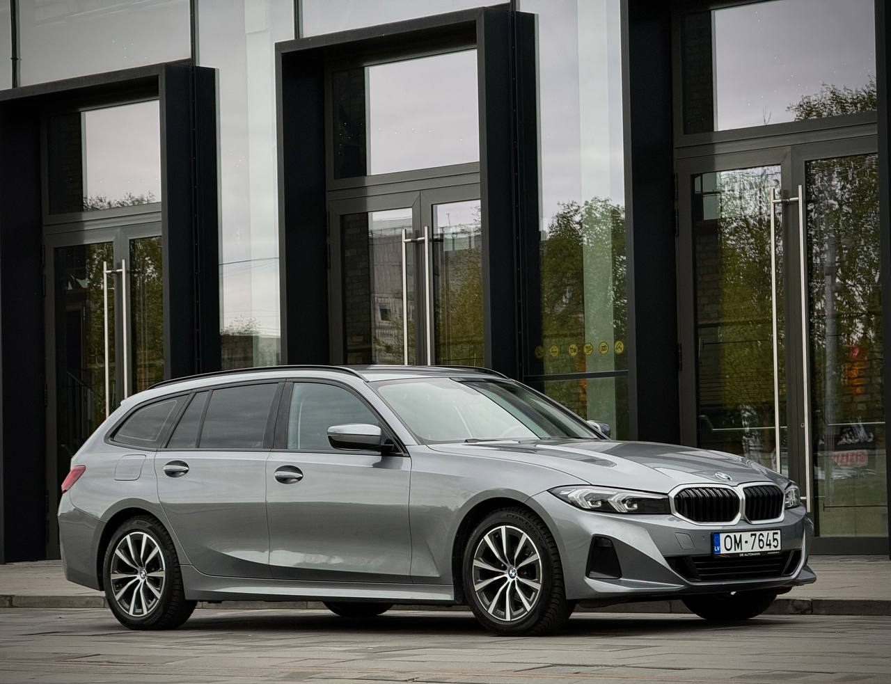 BMW 318d G21