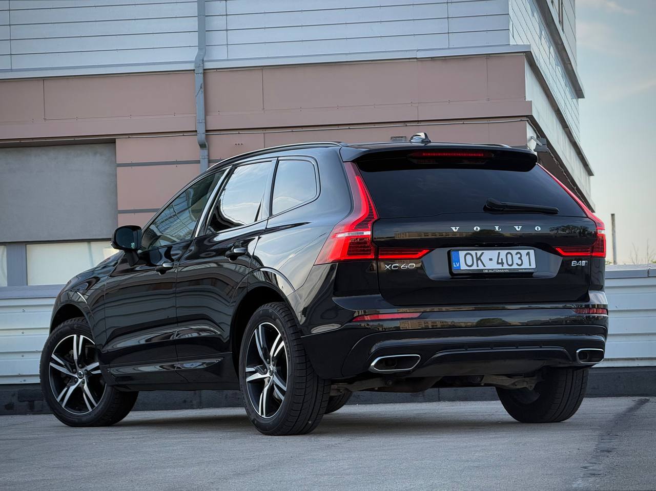 Volvo Xc60 R-design B4 Awd