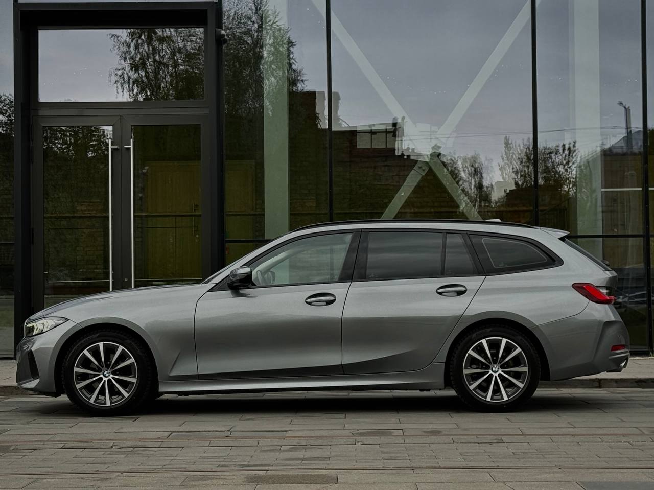 BMW 318d G21
